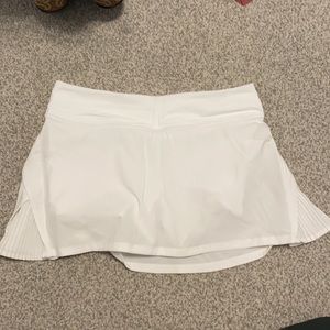 Lululemon Play Off the Pleats Mid-Rise Skirt